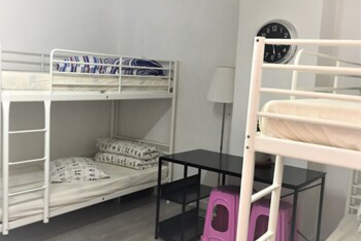 Room 13 of 20