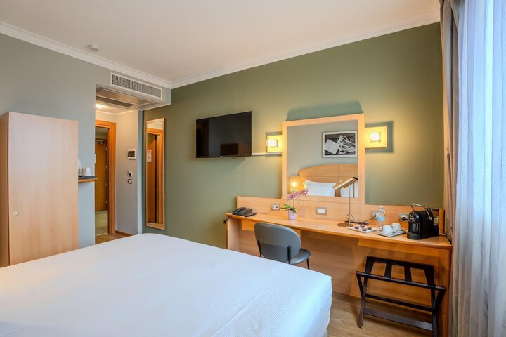 Room 40 of 74