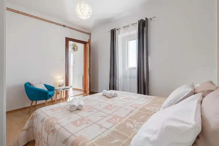 Room 6 of 24