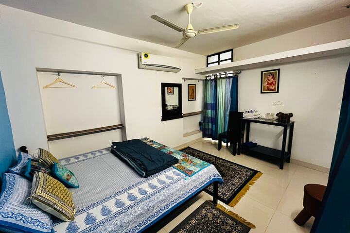 Room 6 of 27