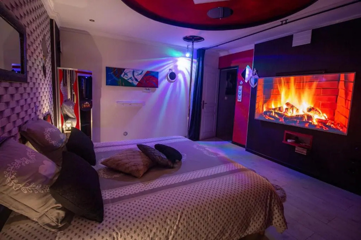Room 3 of 10