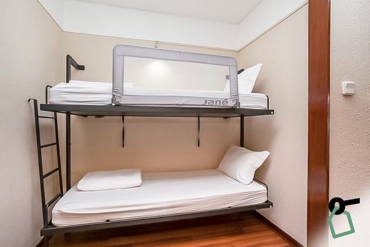 Room 10 of 34