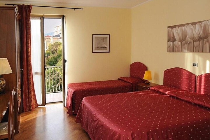 Room 8 of 61