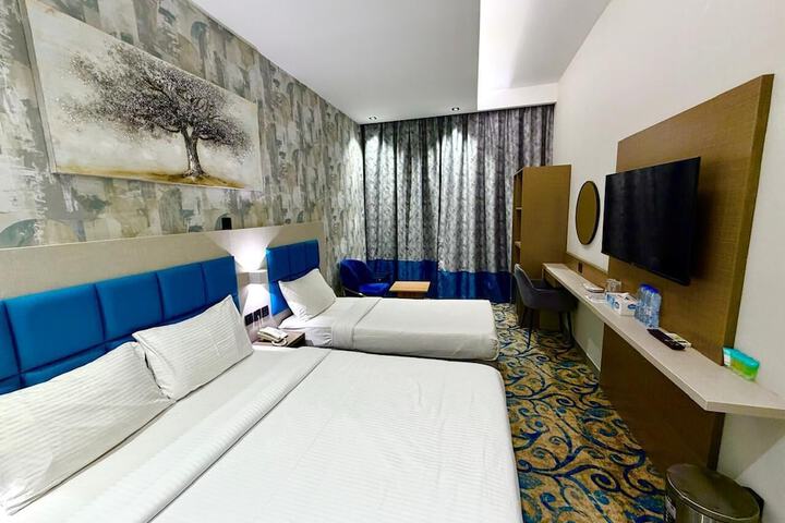 Room 20 of 33