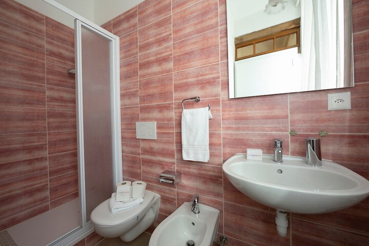 Room 15 of 15