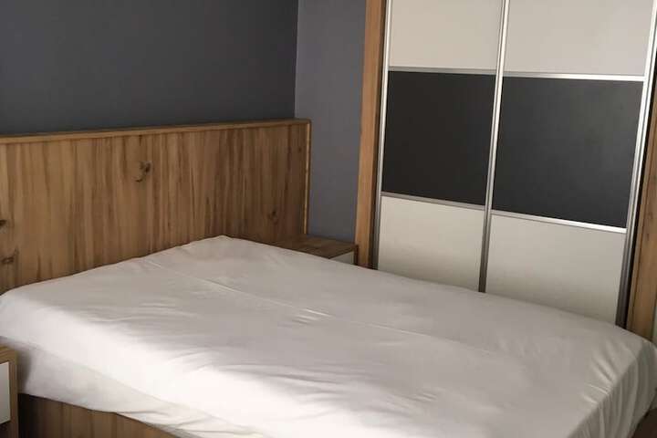 Room 10 of 33