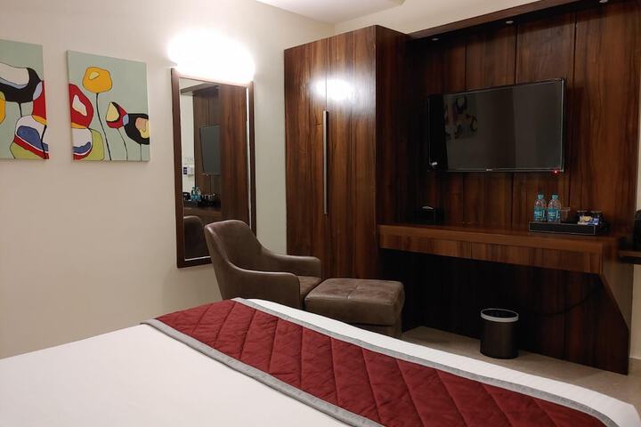 Room 10 of 18
