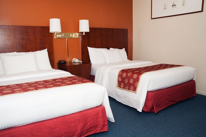 2 Double Beds (3 of 6)
