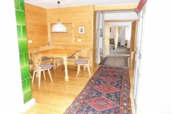 Room 6 of 10