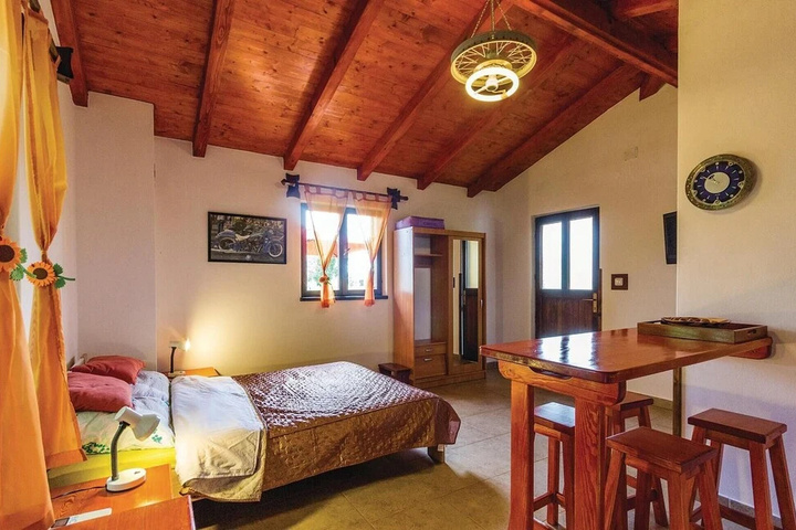 Room 4 of 11