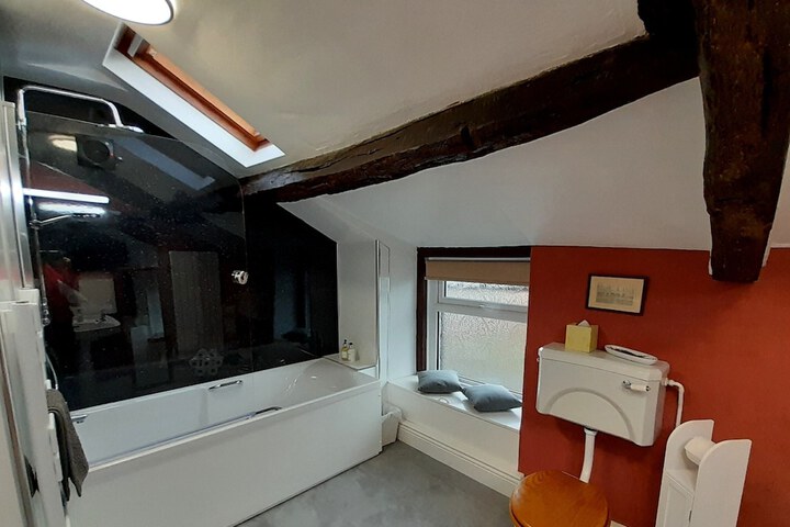 Room 12 of 38