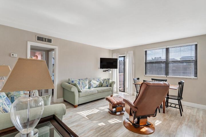 Room 205 of 325