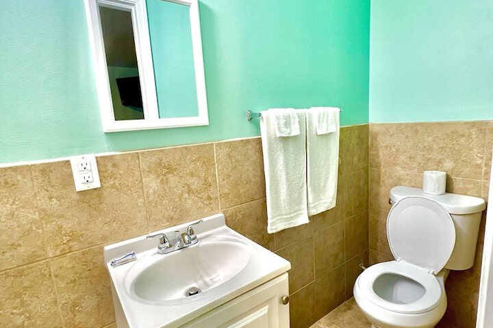 Room 10 of 14