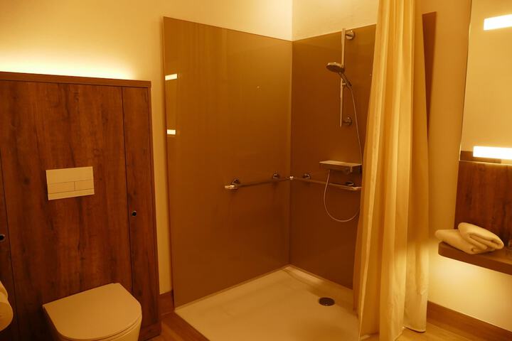 Room 52 of 64