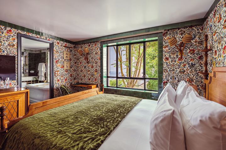 Room 34 of 81