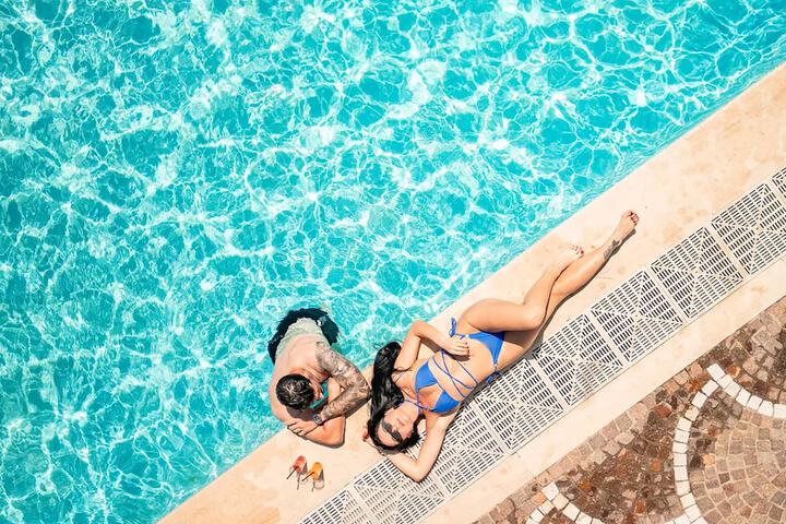 Hotel Pool