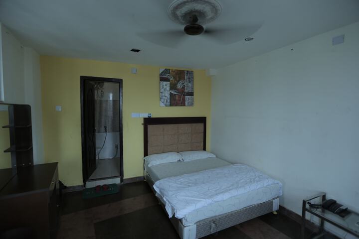 Room 14 of 65