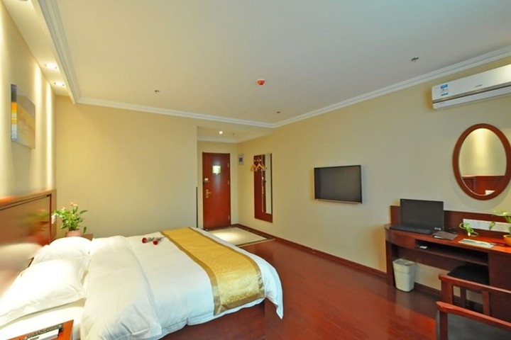 Room 15 of 50