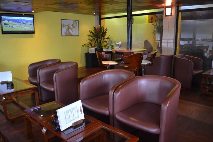 Lounge 48 of 56
