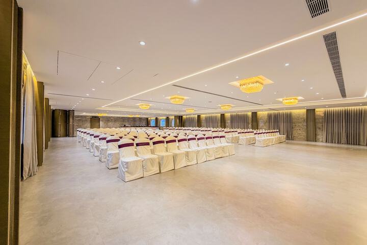 Ballroom/Hall 53 of 59