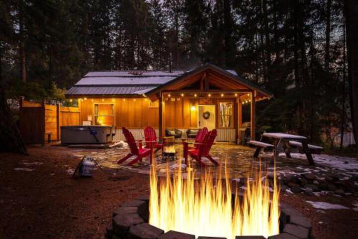 PAINTED PONY CABIN BY NW COMFY CABINS in Wenatchee, WA