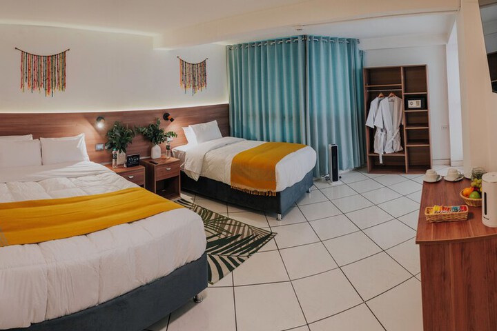 Room 10 of 28