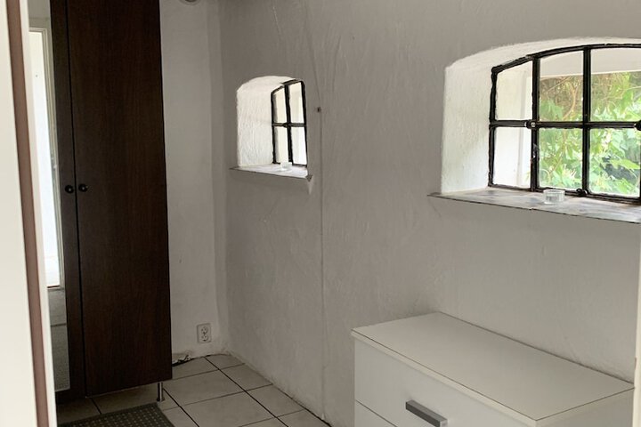 Room 6 of 112