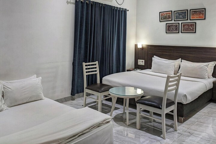 Room 6 of 18