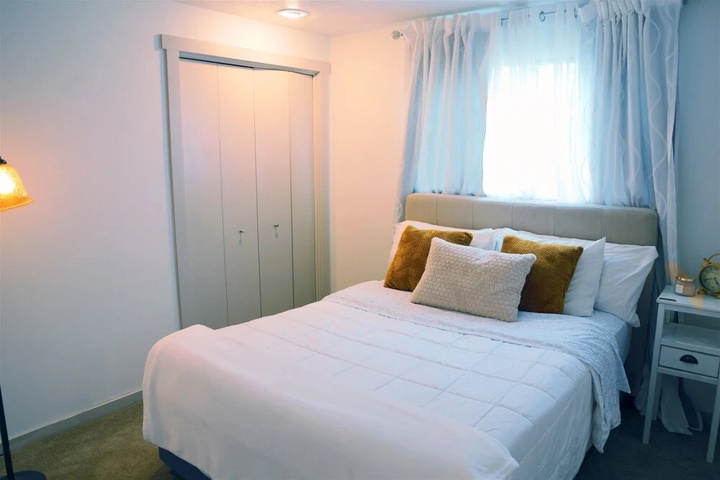 Room 4 of 10