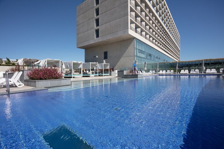 Pool 79 of 161