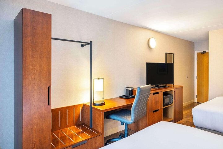 Room 27 of 46