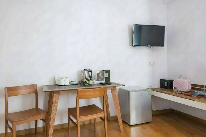 Room 10 of 38