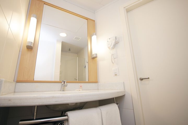 Room 15 of 34