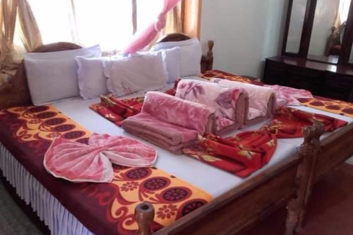 Room 4 of 25
