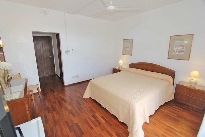 Room 18 of 166
