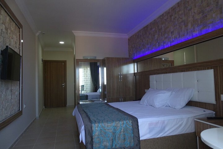 Room 3 of 32