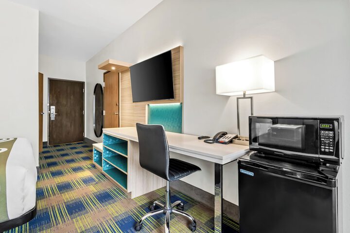 Room 6 of 32