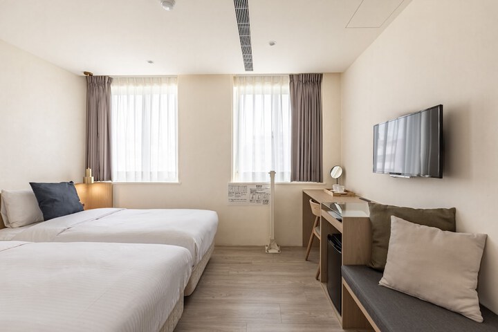 Room 33 of 68
