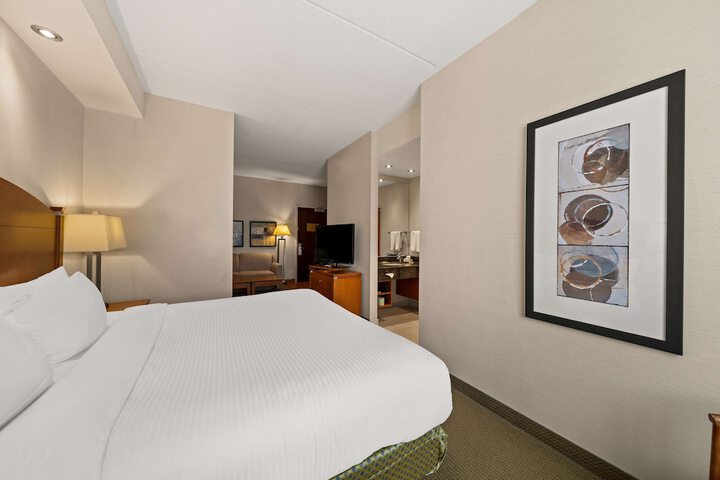 Room 28 of 65