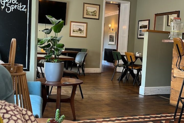 Lounge 60 of 82