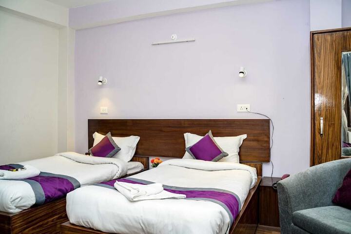 Room 4 of 27