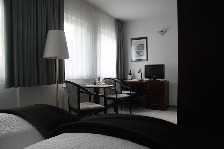 Room 5 of 28
