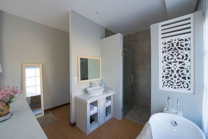 Room 28 of 48