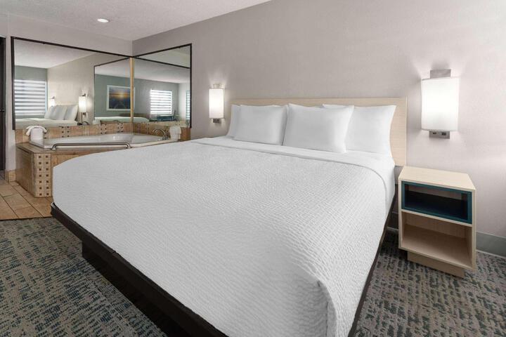 1 King Bed (8 of 12)