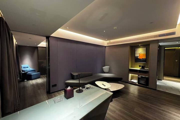 Room 9 of 39
