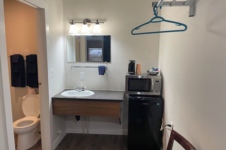 Room 7 of 10