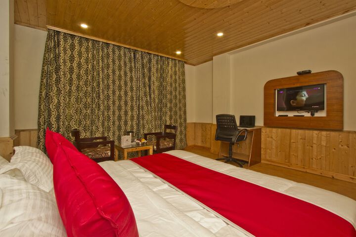 Room 10 of 32