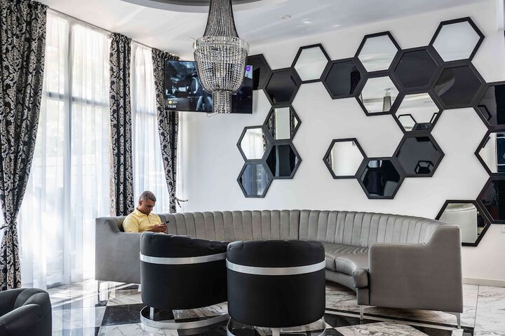 Lounge 292 of 318