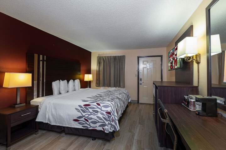 ADA Accessible Deluxe King (6 of 22)
