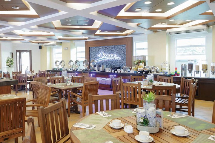 Dining 17 of 22